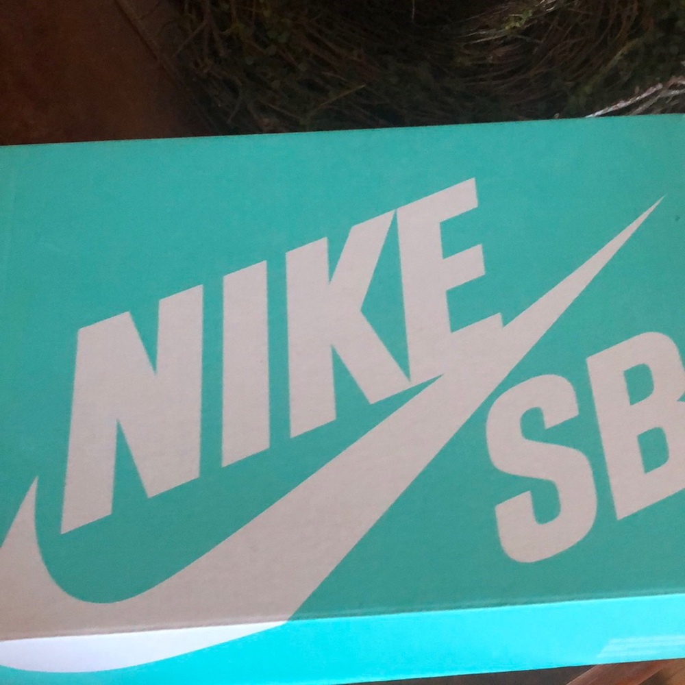 Lightly worn mens nike blazers!